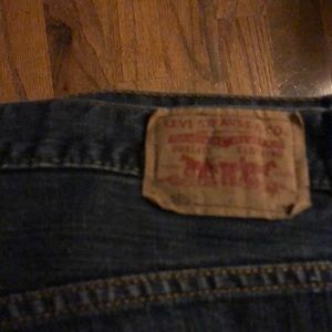 Levi’s 505 straight fit 33x28. Great shape. Never been worn.